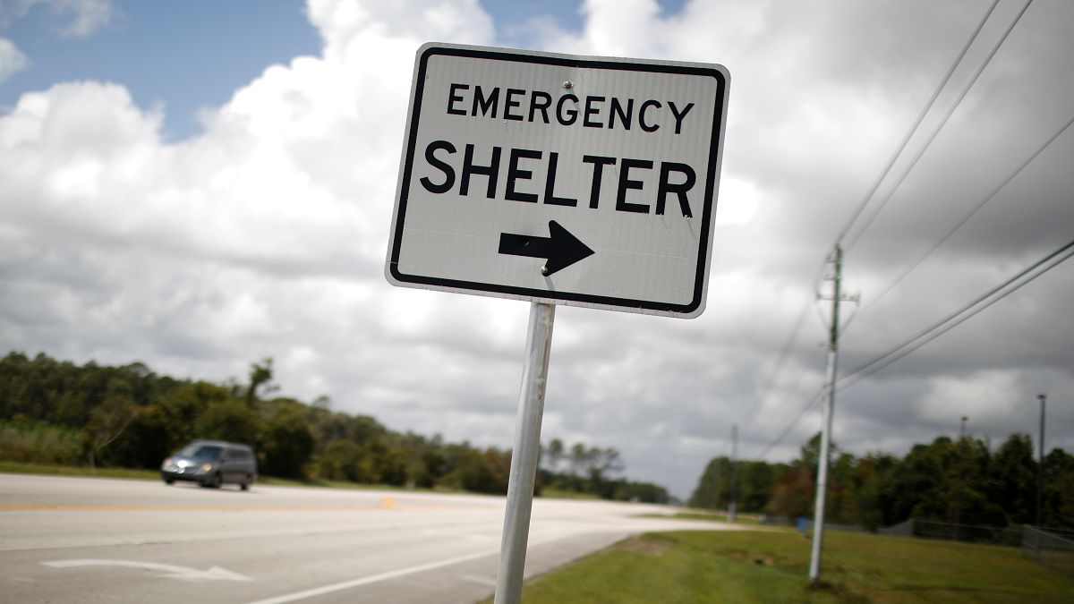 Los refugios en Florida se preparan para acoger a miles de personas