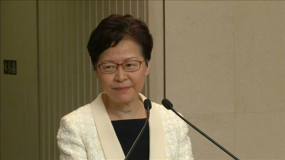 La jefa del Ejecutivo de Hong Kong descarta su dimisión