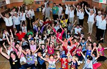 سال تحصیلی جدید در فرانسه؛ پرچم ملی و پرچم اتحادیه اروپا در کلاس‌های درس