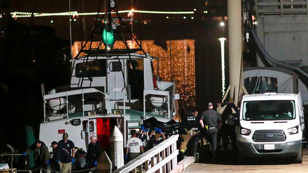 Aumentan a 25 las víctimas mortales en incendio de un barco en California Aumentan a 25 las víctimas mortales en incendio de un barco en California