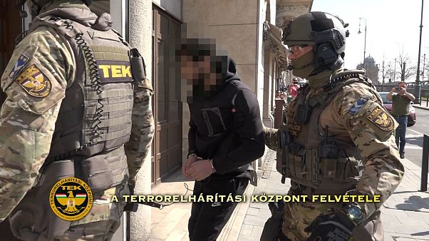 Terrorcselekmény és emberiesség elleni bűncselekmény miatt emeltek vádat F. Hassan ellen Terrorcselekmény és emberiesség elleni bűncselekmény miatt emeltek vádat F. Hassan ellen