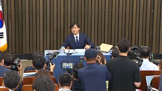 Güney Koreli siyasetçi torpil iddialarına açıklık getirmek için gazeteciler önünde 11 saat ter döktü