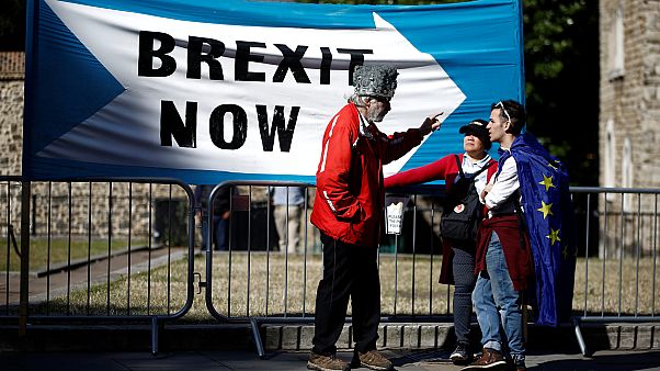 Brexitpárti és brexitellenesek beszélgetése Londonban Brexitpárti és brexitellenesek beszélgetése Londonban