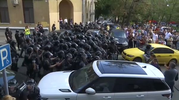 Aktivisten nach Massenfestnahmen in Moskau verurteilt Aktivisten nach Massenfestnahmen in Moskau verurteilt