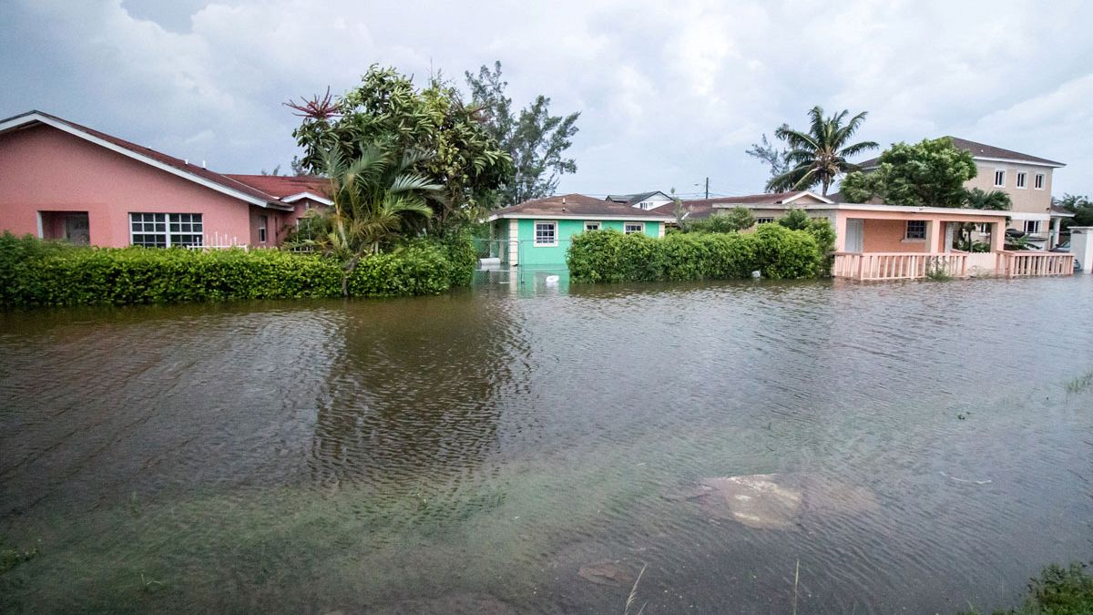 Előtte-utána képek a Bahamákon pusztító hurrikán nagyságáról