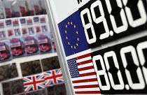 İngiltere'de Brexit belirsizliği Sterlin'in Dolar karşısında değer kaybetmesine yol açtı