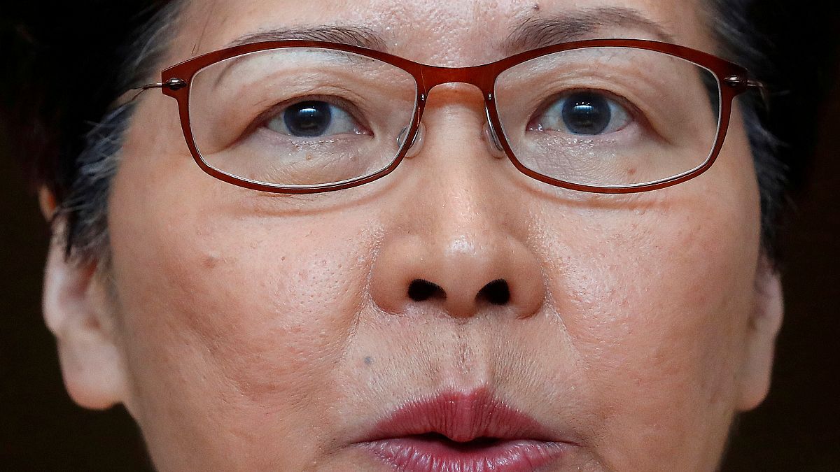 Hong Kong Lideri Carrie Lam Çin'e suçluları iade etme yasa tasarısını iptal etti