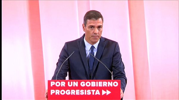 Podemos insist on formal coalition as price for saving Sánchez Podemos insist on formal coalition as price for saving Sánchez