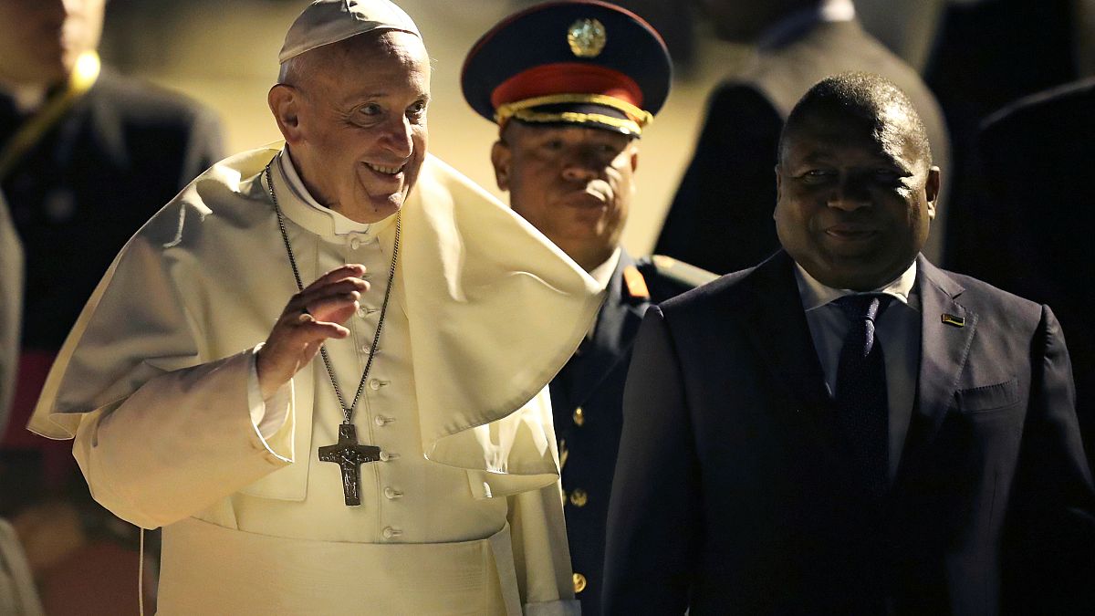 Le pape François accueilli chaleureusement au Mozambique
