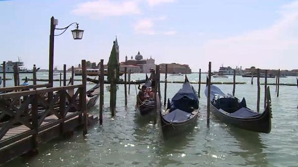 Venezia "smoke free": è l'idea di Brugnaro "per il rispetto verso la città e verso le persone" Venezia "smoke free": è l'idea di Brugnaro "per il rispetto verso la città e verso le persone"