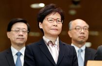 Visszavonja a hongkongi vezetés a tüntetéseket szító törvényjavaslatot