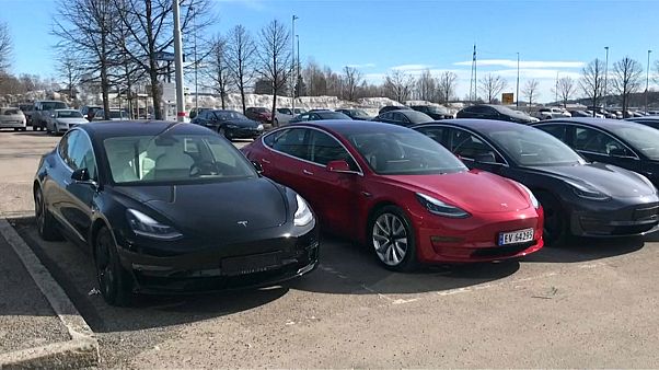 Vendas de carros elétricos caem em julho Vendas de carros elétricos caem em julho