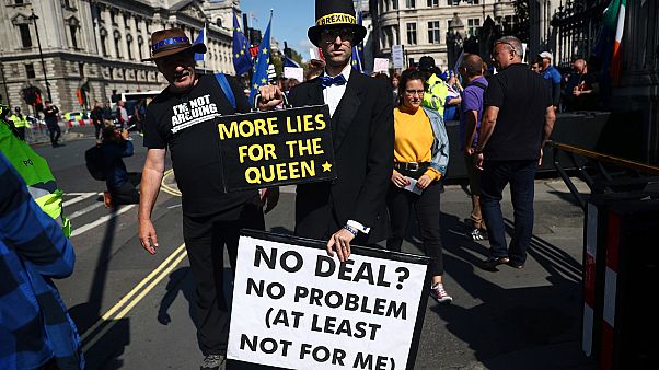 Alsóházi vezetőnek öltözött brexit-ellenes tüntető Londonban Alsóházi vezetőnek öltözött brexit-ellenes tüntető Londonban