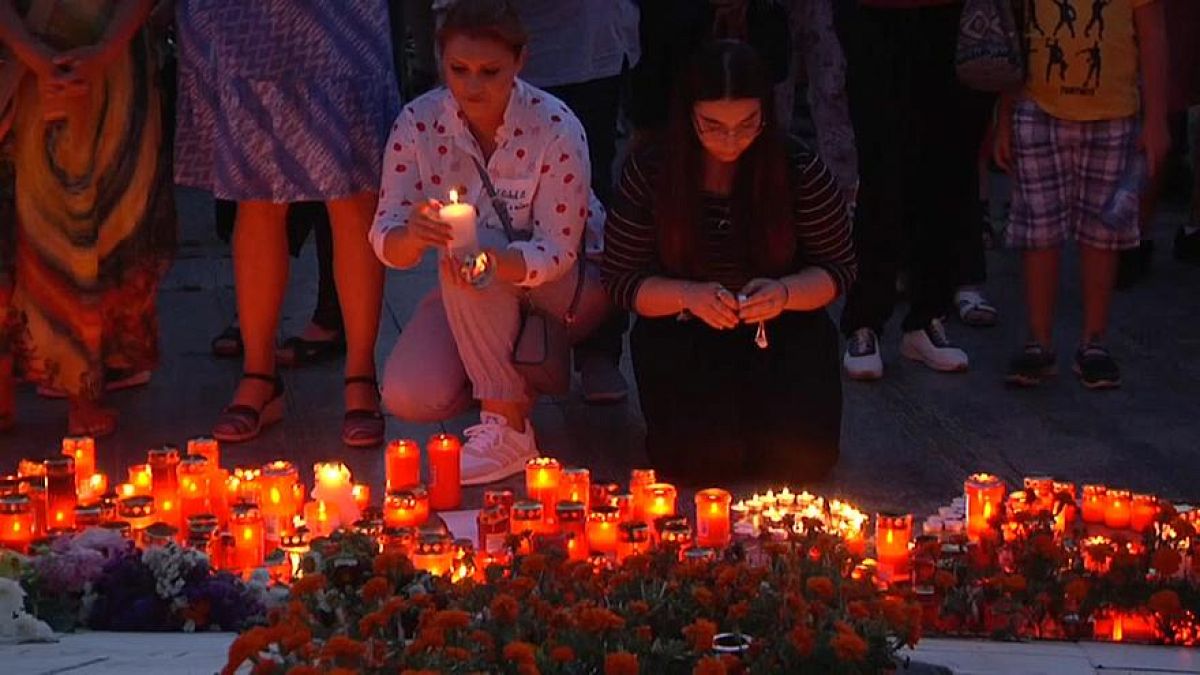 Romania vigil for murdered teenagers Alexandra Macesanu and Luiza Melencu