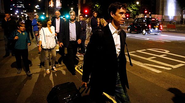 Rory Stewart távozik a Westminster-palotából, a brit parlamentből Rory Stewart távozik a Westminster-palotából, a brit parlamentből