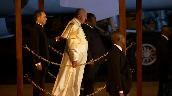 El papa inicia en Mozambique su cuarto viaje a África El papa inicia en Mozambique su cuarto viaje a África