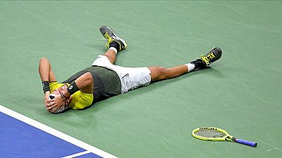 Matteo Berrettini si getta a terra, incredulo per la semifinale conquistata agli US Open. 