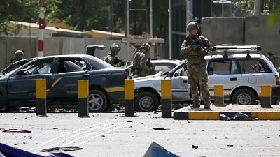 أفغانستان: عشرة قتلى و42 جريحاً في تفجير انتحاري.. والمبعوث الأمريكي يعود للمفاوضات