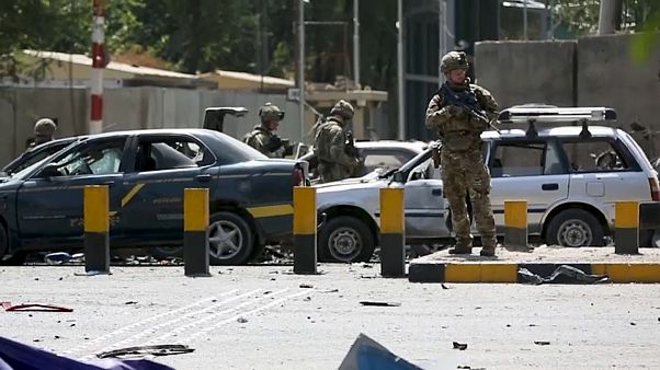أفغانستان: عشرة قتلى و42 جريحاً في تفجير انتحاري.. والمبعوث الأمريكي يعود للمفاوضات أفغانستان: عشرة قتلى و42 جريحاً في تفجير انتحاري.. والمبعوث الأمريكي يعود للمفاوضات