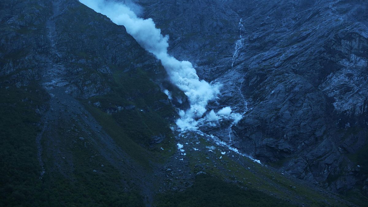 Nach 16 Evakuierungen: Endlich Bergsturz in Norwegen