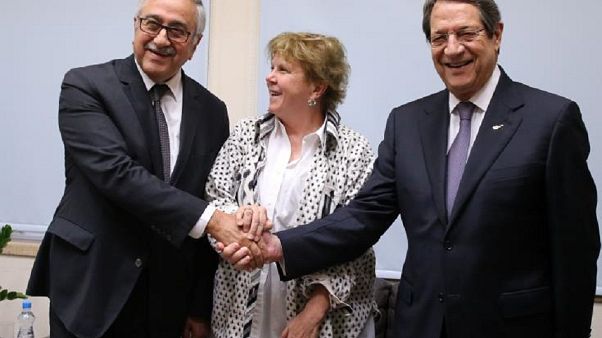 Αναστασιάδης μετά τη συνάντηση με Ακιντζί: «Δεν εγκαταλείπουμε την ελπίδα» Αναστασιάδης μετά τη συνάντηση με Ακιντζί: «Δεν εγκαταλείπουμε την ελπίδα»