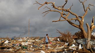Los bahame´ños huyen tras la devastación del huracán Dorian