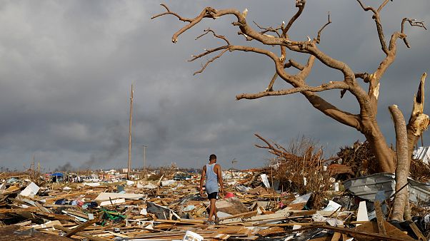 Los bahame´ños huyen tras la devastación del huracán Dorian Los bahame´ños huyen tras la devastación del huracán Dorian