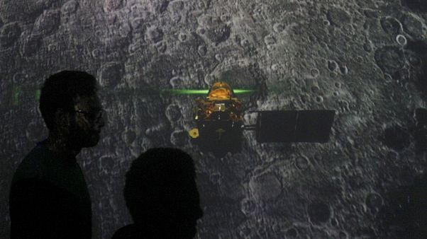 Chandrayaan-2 uzay aracıyla irtibat kesildi Chandrayaan-2 uzay aracıyla irtibat kesildi