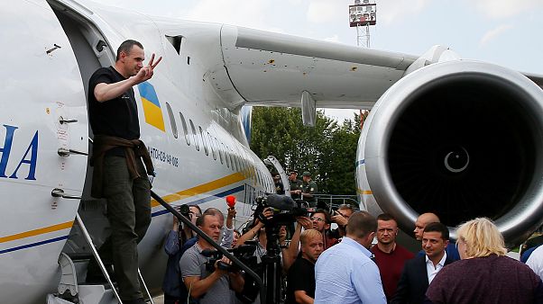 Selenskyi nimmt Gefangene nach Austausch in Empfang Selenskyi nimmt Gefangene nach Austausch in Empfang