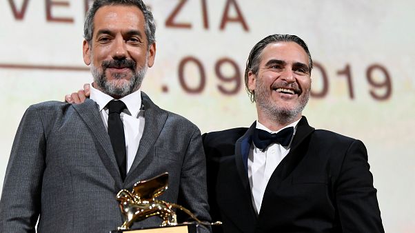 Μόστρα Βενετίας: Ο Χρυσός Λέων στην ταινία «Τζόκερ» Μόστρα Βενετίας: Ο Χρυσός Λέων στην ταινία «Τζόκερ»