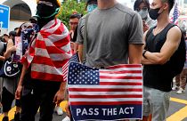 Hong Konglu göstericiler ABD konsolosluğu önünde Trump'tan yardım istedi