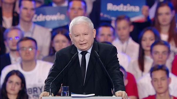 Jóléti intézkedésekkel kampányol Kaczynski Jóléti intézkedésekkel kampányol Kaczynski