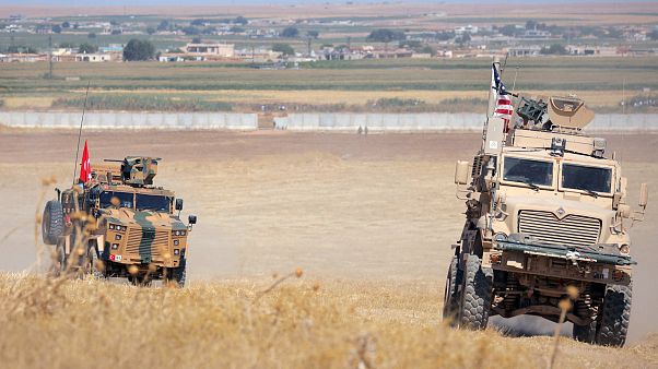 Trotz Streit um YPG: Türkische und US-Soldaten patroullieren in Syrien Trotz Streit um YPG: Türkische und US-Soldaten patroullieren in Syrien