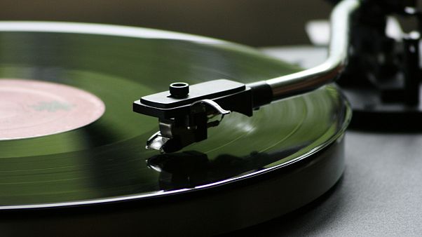 Plak satışları 1986'dan beri ilk defa CD satışlarını geride bırakıyor Plak satışları 1986'dan beri ilk defa CD satışlarını geride bırakıyor