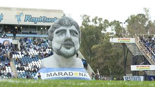 Evine dönen Maradona'ya 25 bin kişilik karşılama