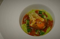 وصفة: زهرة الكوسا المحشوة بعجينة الكامابوكو اليابانية