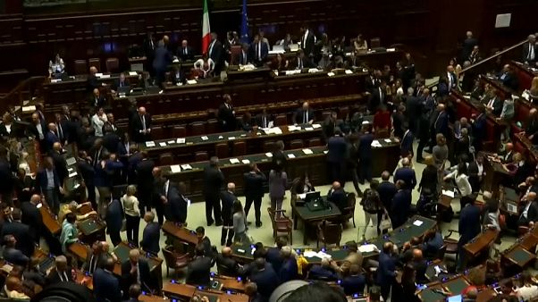 Fiducia: sì della Camera al Conte bis; destra in piazza contro il governo Fiducia: sì della Camera al Conte bis; destra in piazza contro il governo