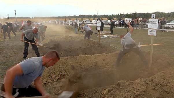 En Hongrie, retour sur le concours du meilleur... fossoyeur En Hongrie, retour sur le concours du meilleur... fossoyeur