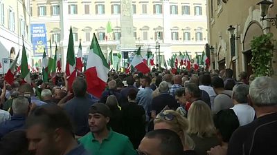 Roma, la piazza sovranista riunita fuori da Montecitorio