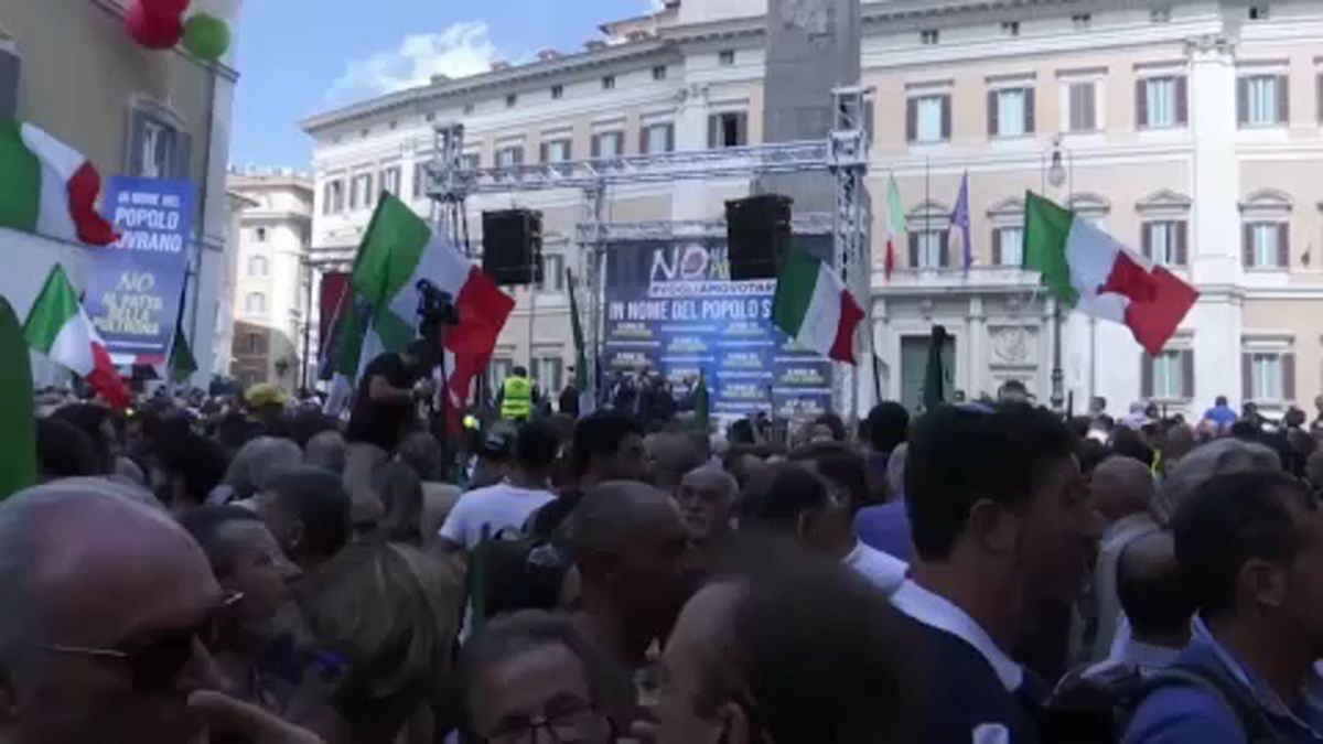 A Rome, l'extrême droite mobilisée face à Giuseppe Conte