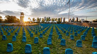 UNICEF savaşlarda ölen çocuklar için 3 bin 758 okul çantasıyla "temsili mezarlık" oluşturdu