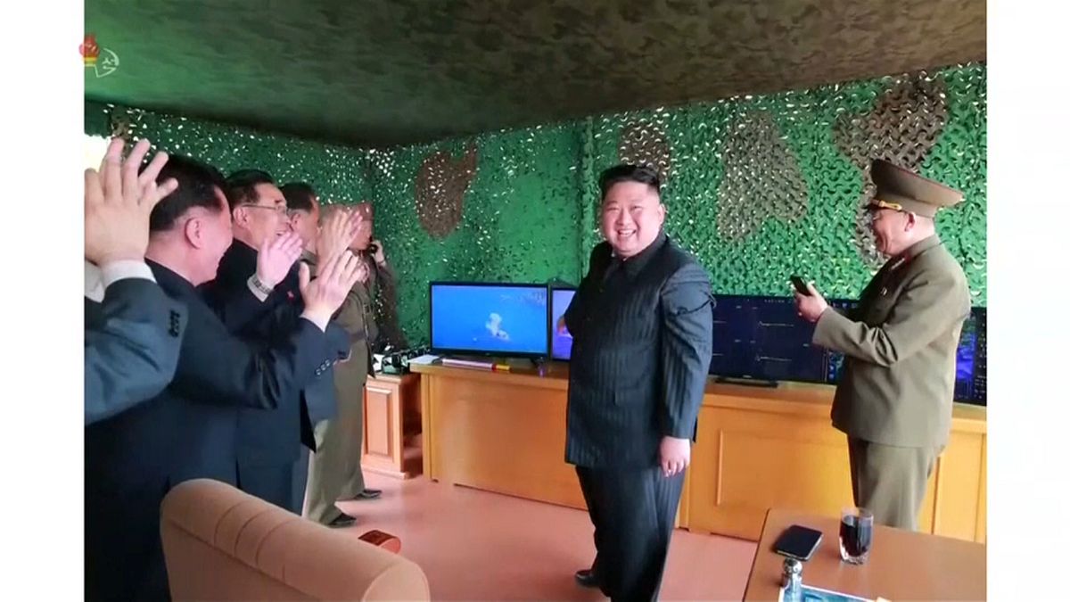 كوريا الشمالية تطلق صاروخين قصيري المدى وتدعو واشنطن لاستئناف المفاوضات
