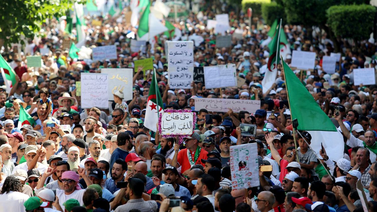 متظاهرون في الجزائر- أرشيف رويترز