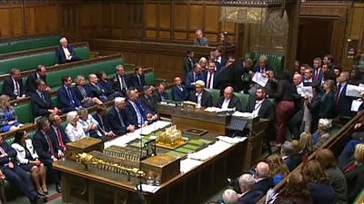 Los británicos reaccionan al espectáculo del cierre del Parlamento
