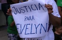 Salvadoreñas contra la justicia por el caso de Evelyn Hernández, acusada de aborto