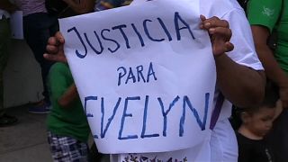 Salvadoreñas contra la justicia por el caso de Evelyn Hernández, acusada de aborto