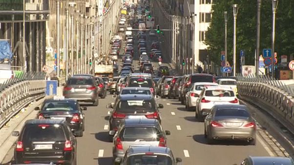 Os automóveis SUV na mira da Greenpeace Os automóveis SUV na mira da Greenpeace