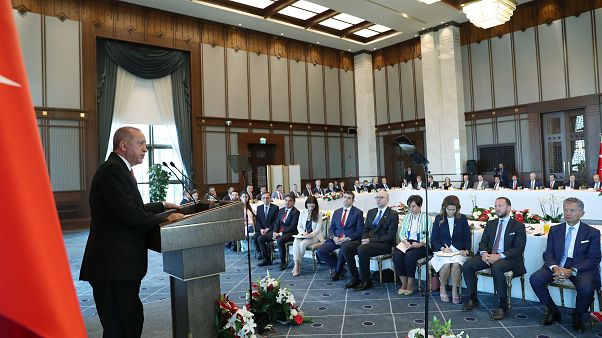 Cumhurbaşkanı Erdoğan, ABD Ticaret Bakanı Wilbur Ross ve beraberindeki heyeti kabul etti. Cumhurbaşkanı Erdoğan, ABD Ticaret Bakanı Wilbur Ross ve beraberindeki heyeti kabul etti.
