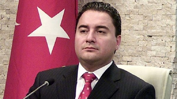 Συντροφικά μαχαιρώματα στον Ερντογάν και νέο κόμμα από τον Μπαμπατζάν Συντροφικά μαχαιρώματα στον Ερντογάν και νέο κόμμα από τον Μπαμπατζάν