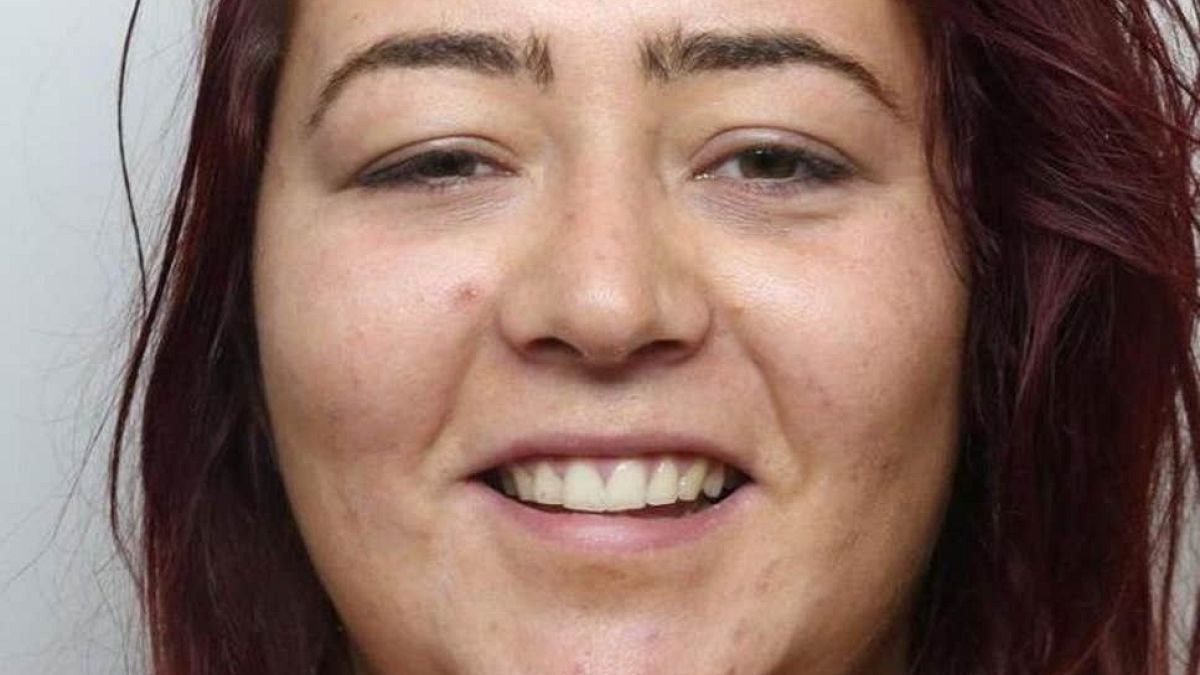 İngiltere'de Müslüman kadınlara saldırıp başörtüsünü yırtan kadına 20 ay hapis cezası